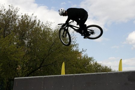 /team/spetsialnyy-vypusk-zhurnala-rayderov-stark-s-freestyle-bike-show-/